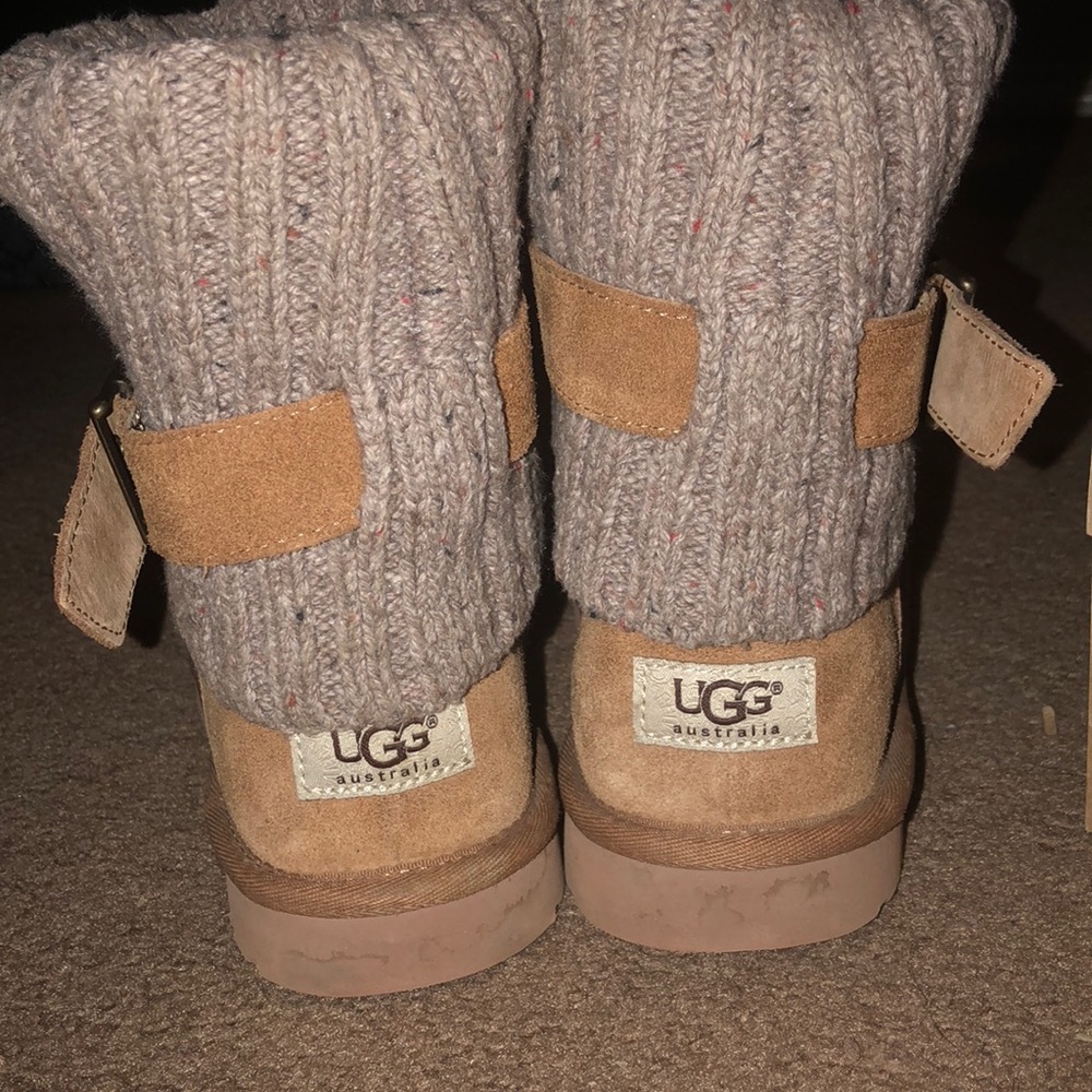 Women’s Size 7  Ugg’s - Picture 3 of 6